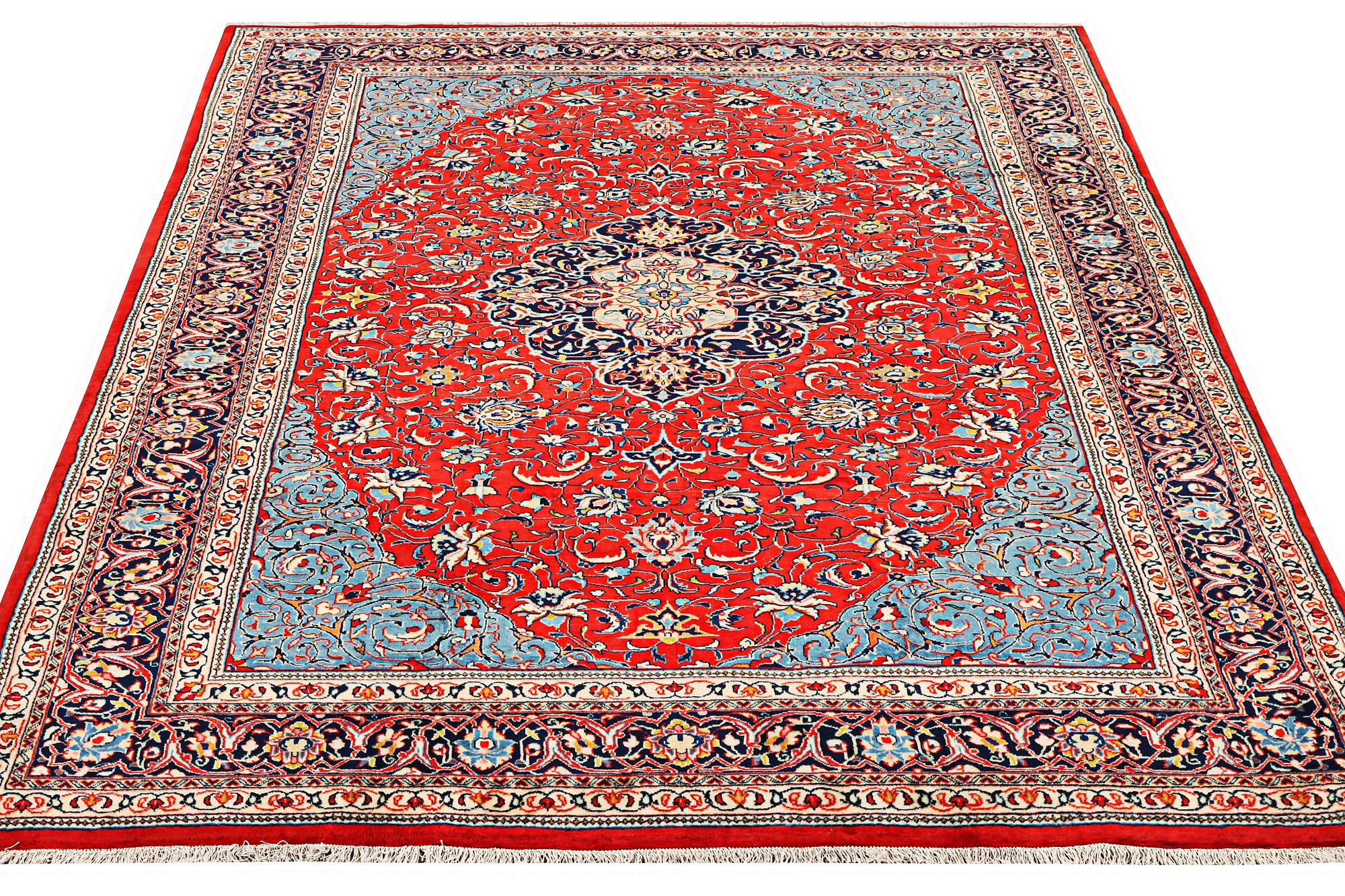 A Kashan carpet, a. 320 x 234 cm.