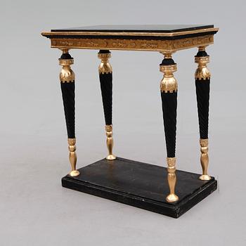KONSOLBORD, sengustavianskt, omkring år 1800.