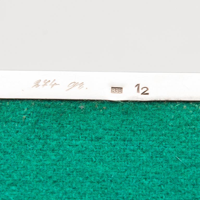 A cigarette case in silver, Dutch import mark ZII.