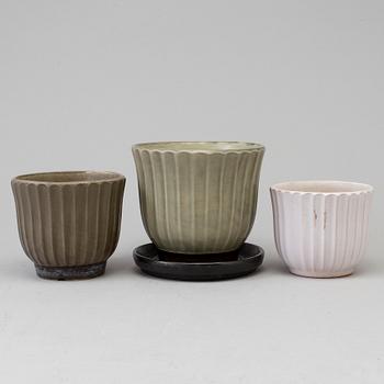 Three EWALD DAHLSKOG flower pots, 'Tellus', by Bo Fajans.