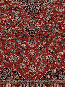 A carpet, semi-antique Kashan, ca 428,5 x 323,5 cm.