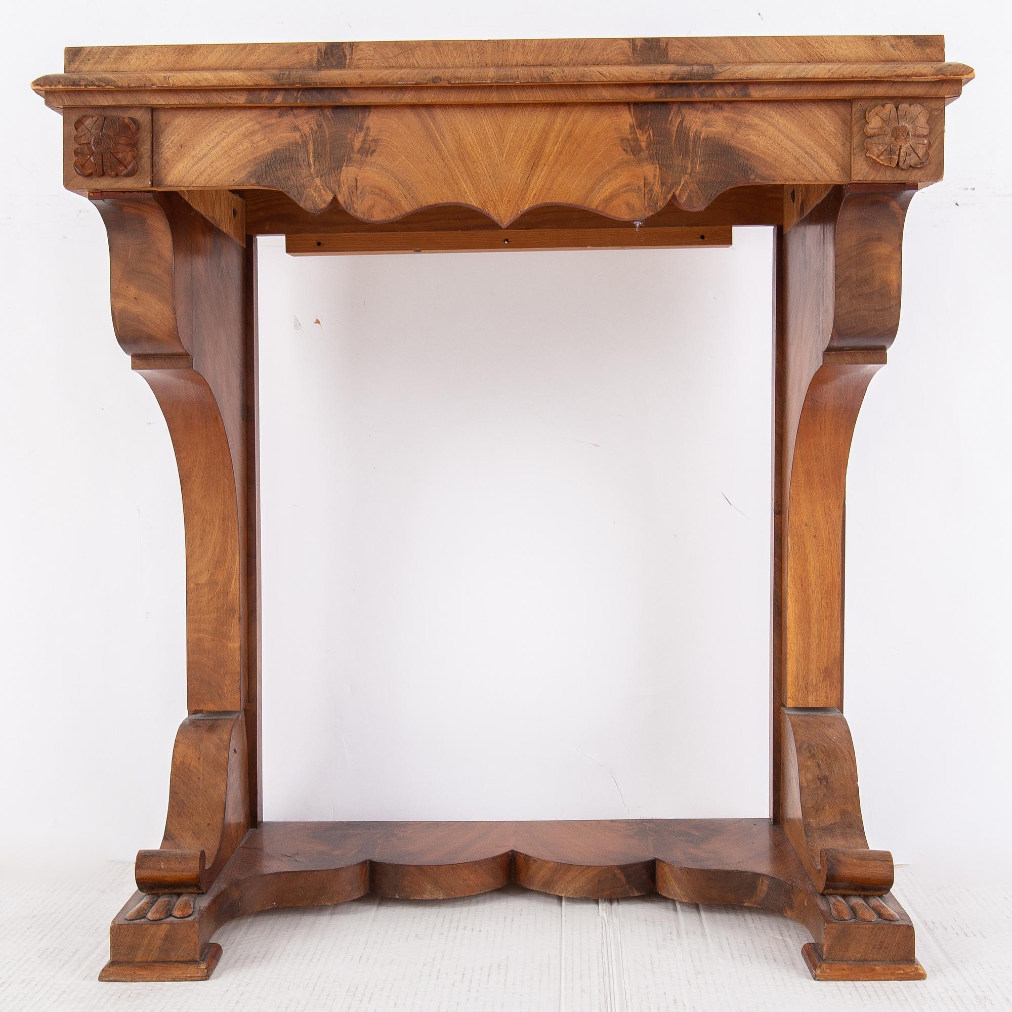 A mirror and console table, first half of the 19th century.