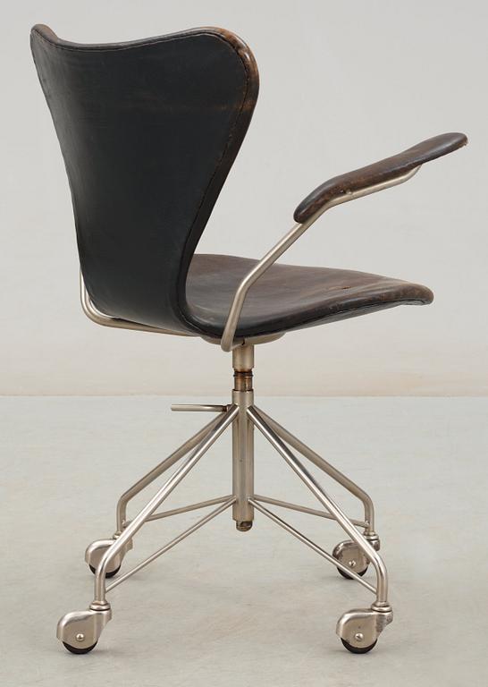 An Arne Jacobsen black leather 'Series Seven' Swivel Chair, Fritz Hansen, Denmark 1950-60's.