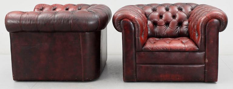 FÅTÖLJER, ett par, Chesterfieldtyp, 1900-talets slut.