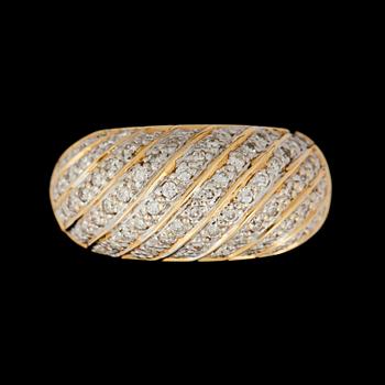 97. A diamond, circa total gem weight 1 ct, ring.