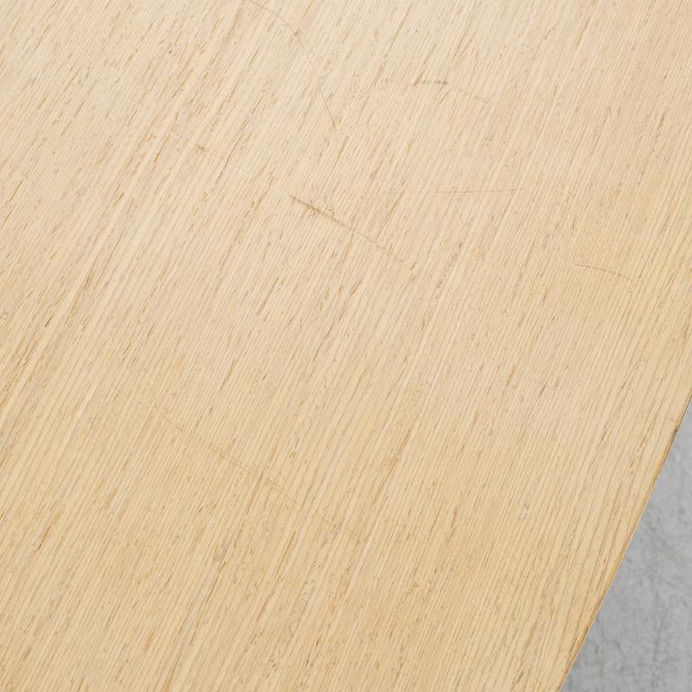 Lievore Altherr Molina, matbord, 'Eolo', Arper.