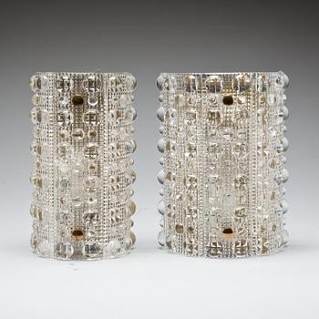 VÄGGLAMPOR, 2 snarlika. Design Carl Fagerlund.