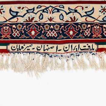 Mattor, ett par, figurala, Isfahan, centrala Persien, signerade (Mohammad) Seirafian, ca 120 x 77 resp 114 x 74 cm.