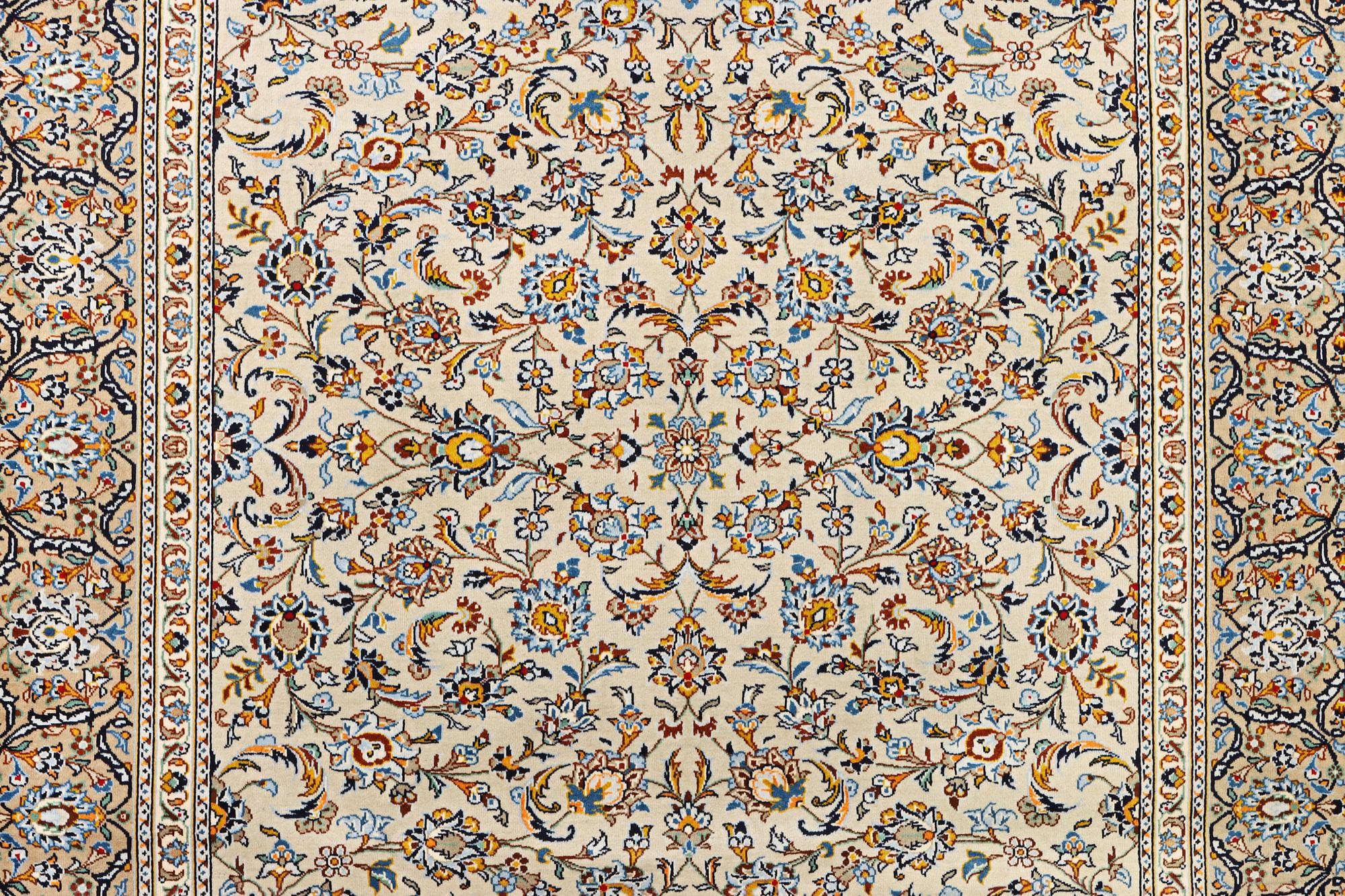 A Kashan carpet, c. 337 x 245 cm.