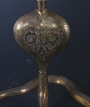 LJUSSTAKE, mässing, orientalisk.
Proveniens: Git Gay.