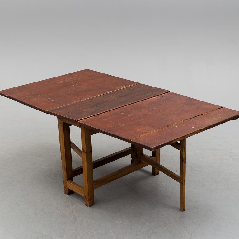 A first half of the 19th century gate leg table.