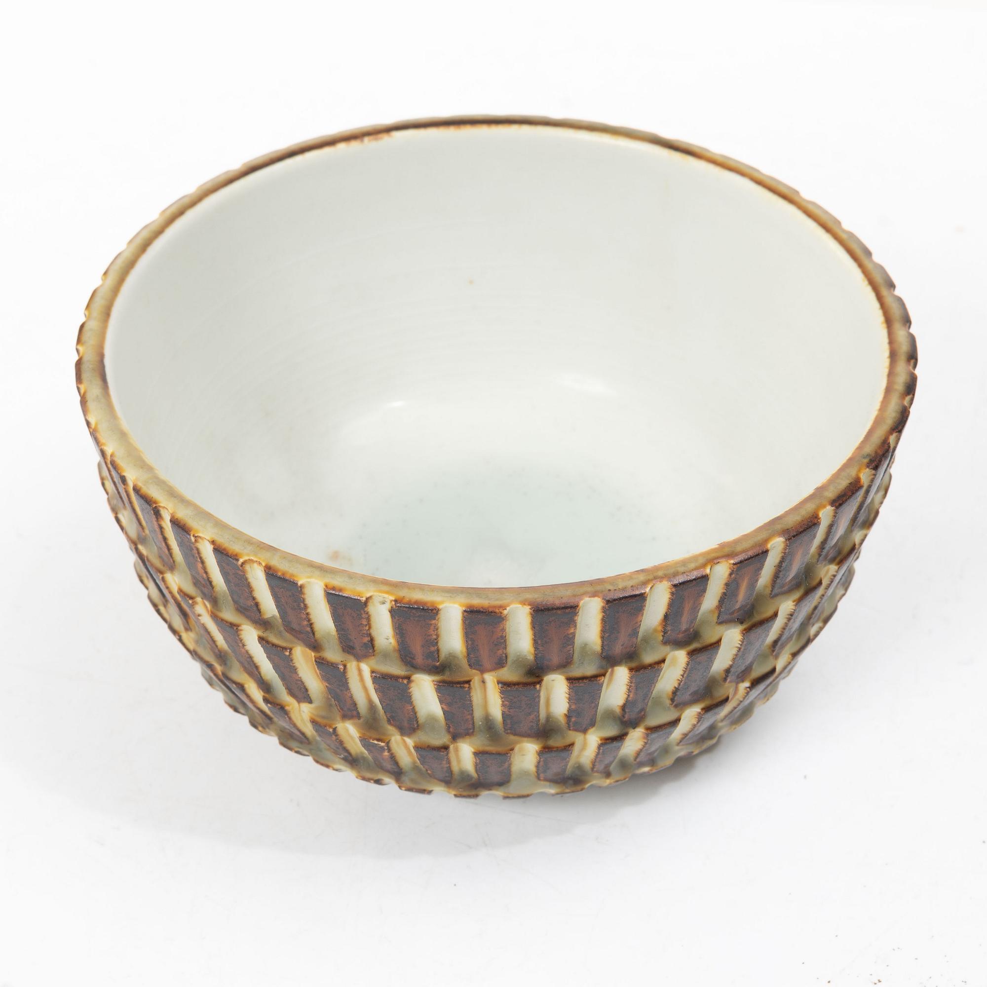 Gertrud Lönegren, A stoneware bowl, Rörstrand, 1936-1941.