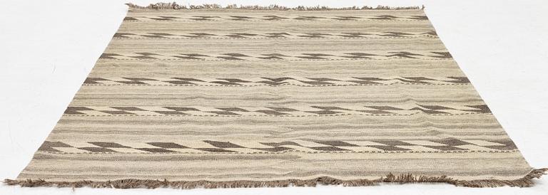 A persian kilim rug, c. 202 x 154 cm.