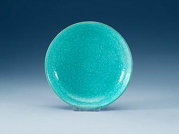 1413. A turquoise glazed slip decorated dish, presumably late Qing dynasty with Qianlong seal mark in gold.