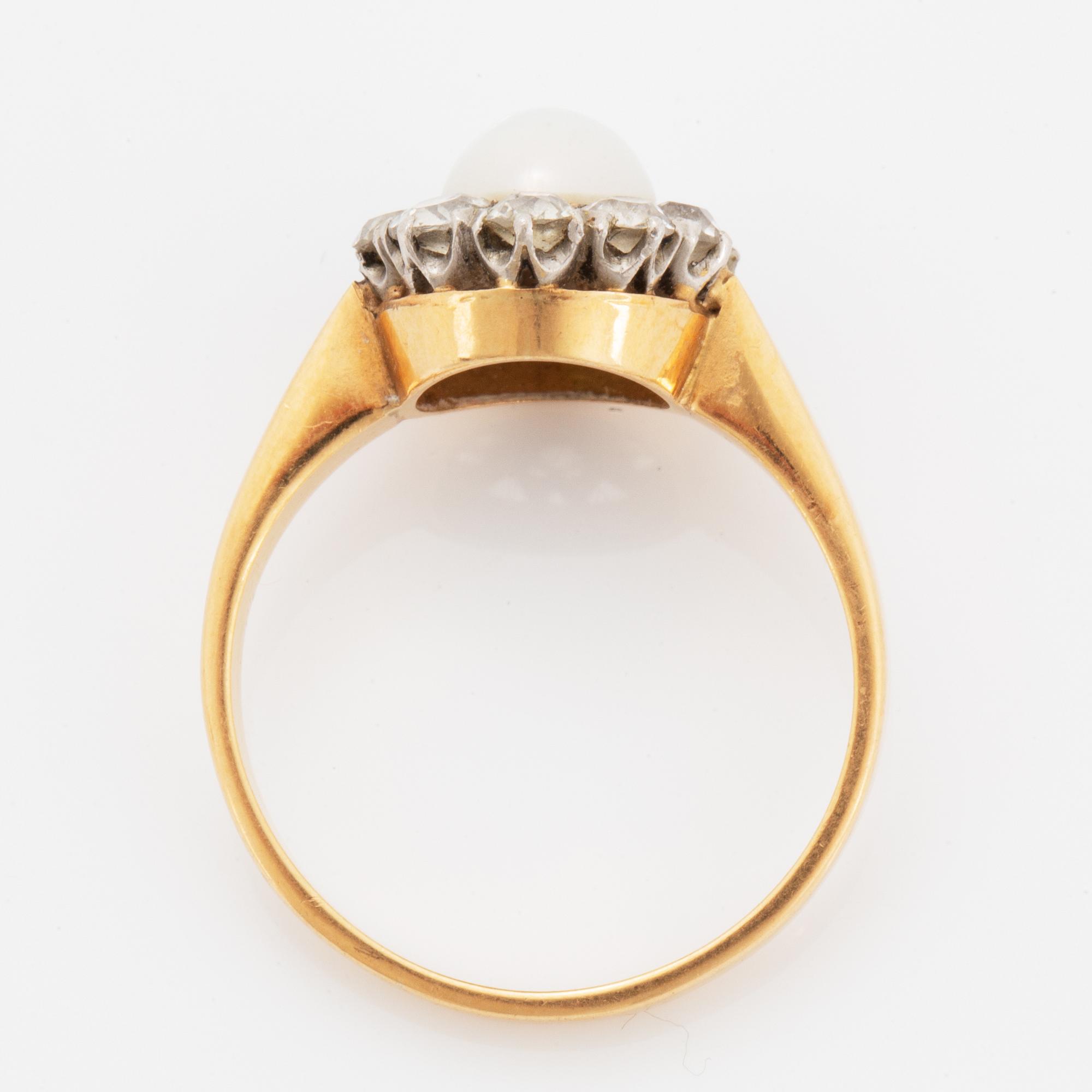 Sormus, 18K kultaa, viljelty helmi ja
vanhahiottuja timantteja.