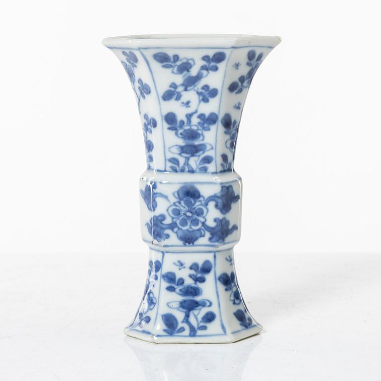 Porcelain, 7 pieces, China, 18th-19th century.