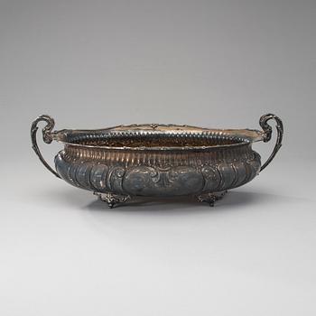 JARDINJÄR, silver, Mellaneuropa, 1900-talets andra hälft. Vikt 1210 g.