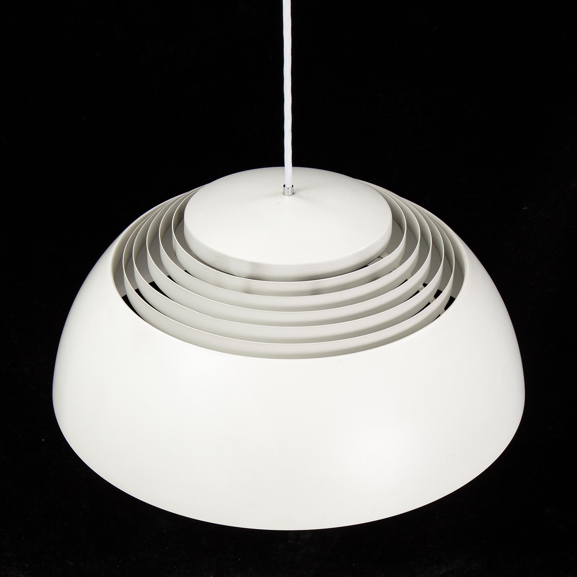 Arne Jacobsen, taklampa, "AJ Pendel", Louis Poulsen, Danmark.