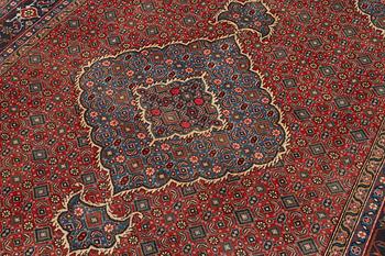 An Ardabil carpet approx. 295 x 200 cm.