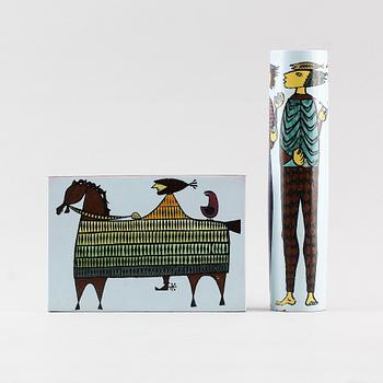 VASER, 2 st, fajans, "Karneval", Stig Lindberg, Gustavsberg Studiohand.