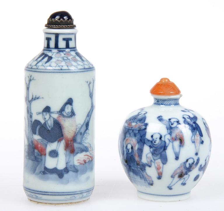 SNUSFLASKOR, 2 st, porslin, Kina, 1800-tal.
