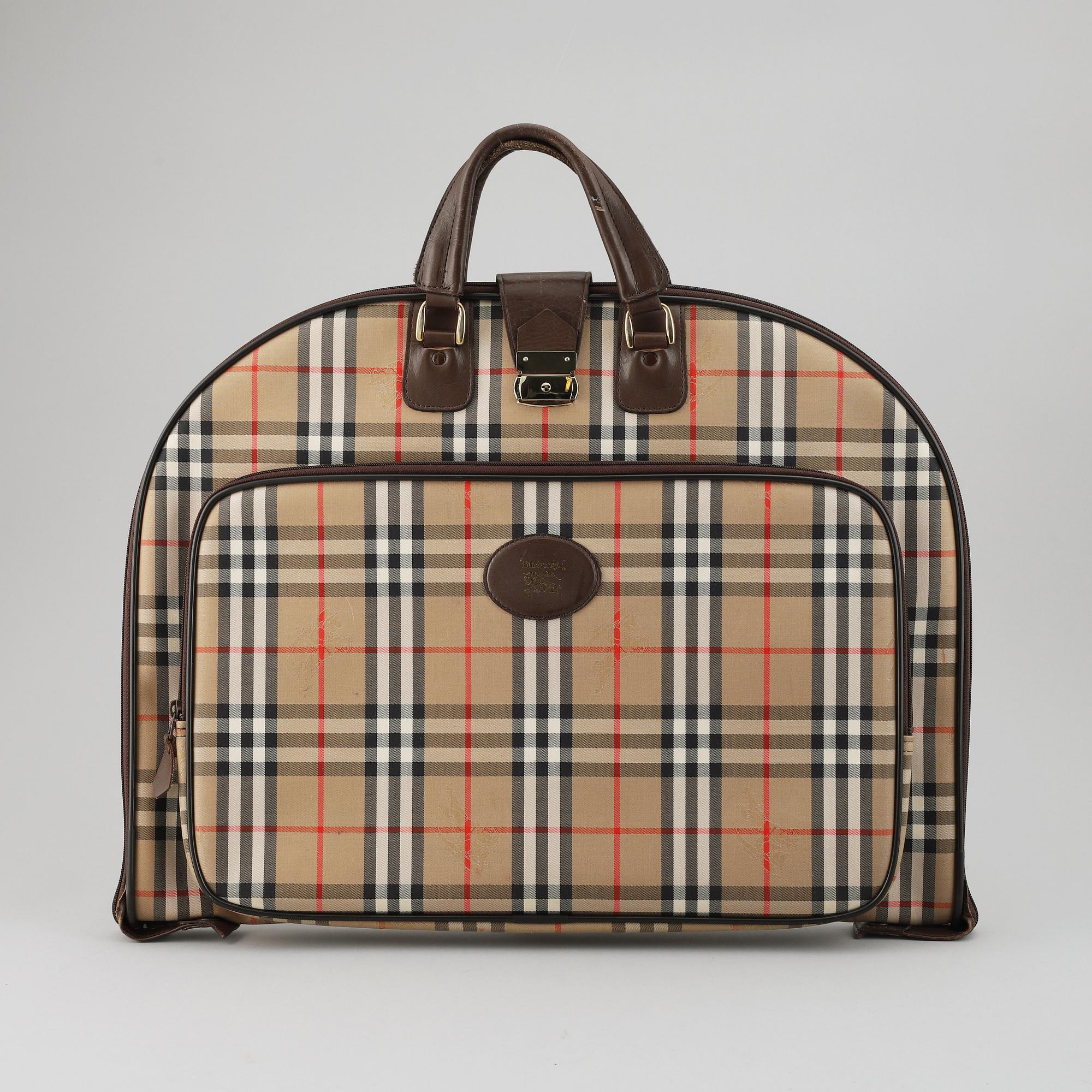 BURBERRY, resegarderob.