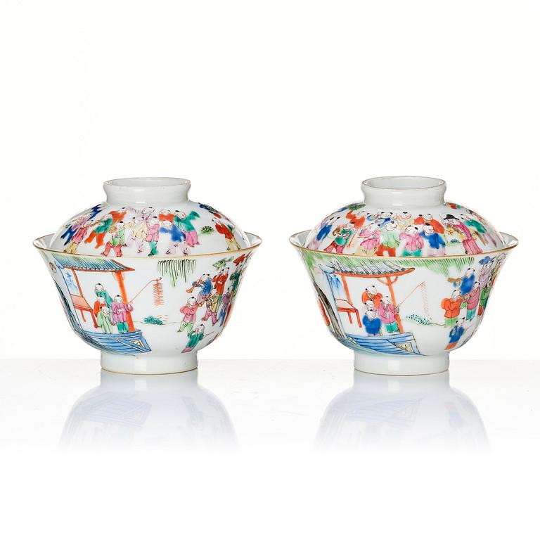 A pair of '100 boys' cups with covers, Qing dynasty, with Daoguang seal mark (1821-50).