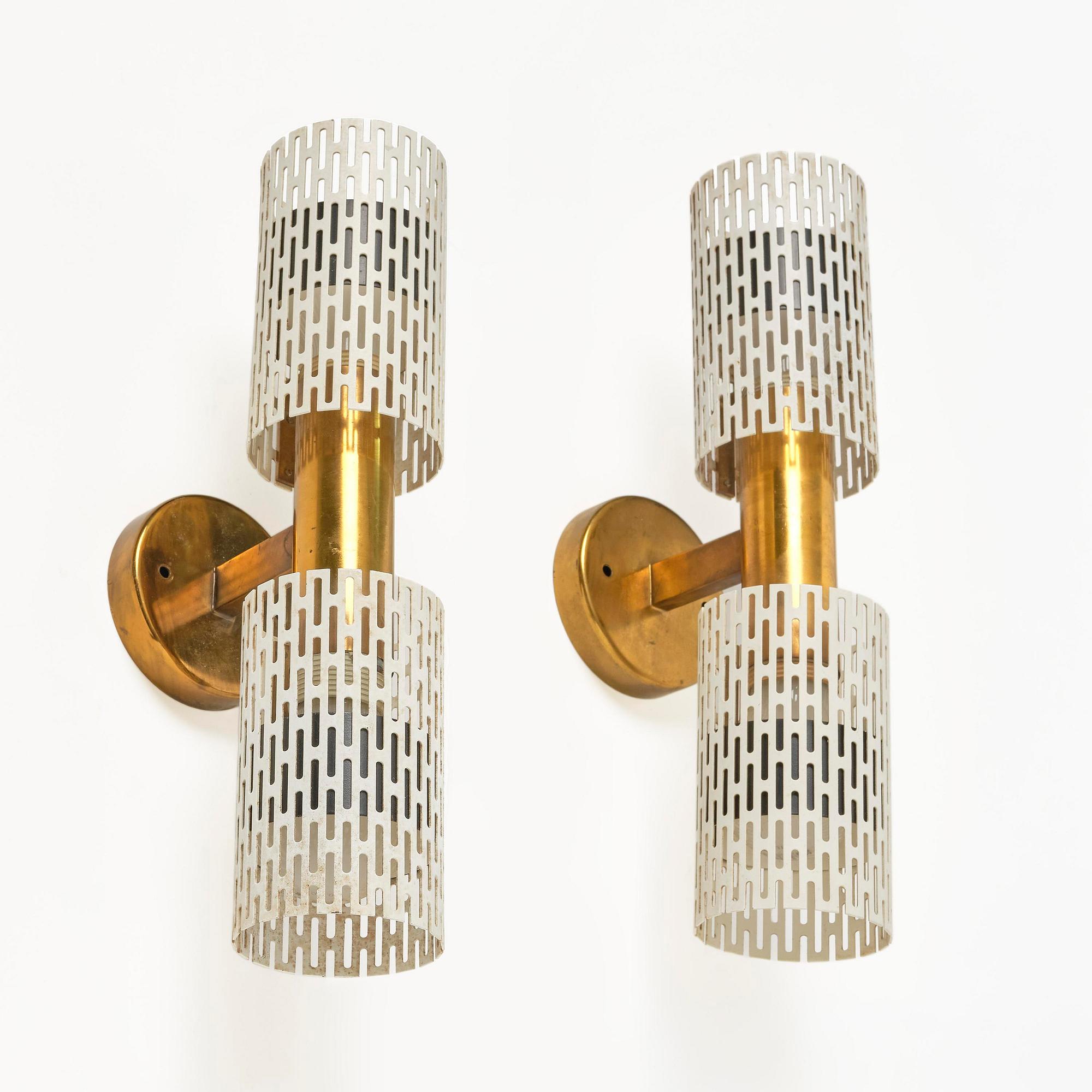 Harald Notini, vägglampor, ett par, modell 8820, Arvid Böhlmarks Lampfabrik, Stockholm, 1950-tal.