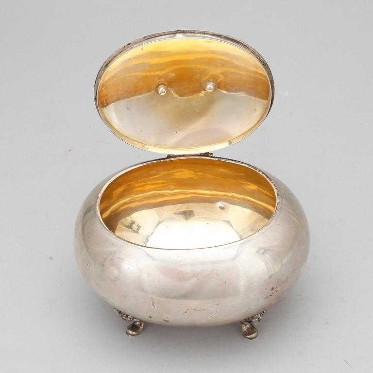 SOCKERSKRIN, silver, otydliga stämplar, Europa, troligen 1800-talets andra hälft. Vikt ca 364 gram.