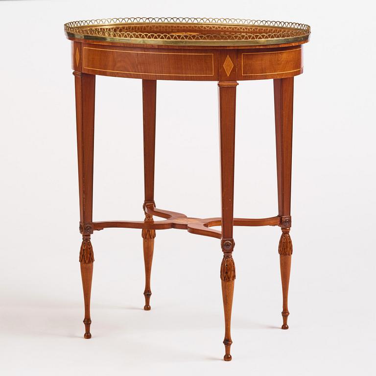 A late Gustavian mahogany table attributed to L. Qvarnberg (master in Stockholm 1801-1813).