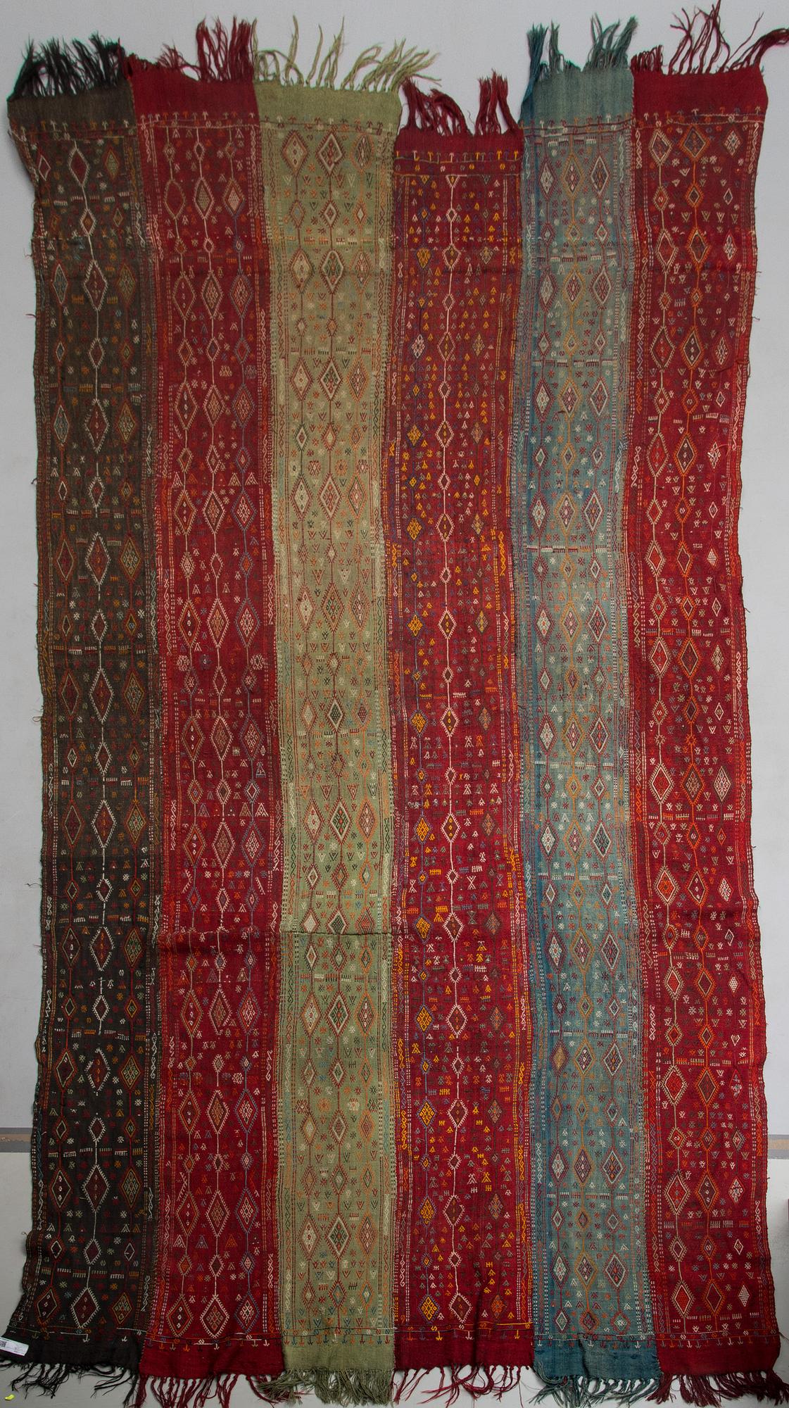 MATTA, antik, Orientalisk, ca 150x450 cm.