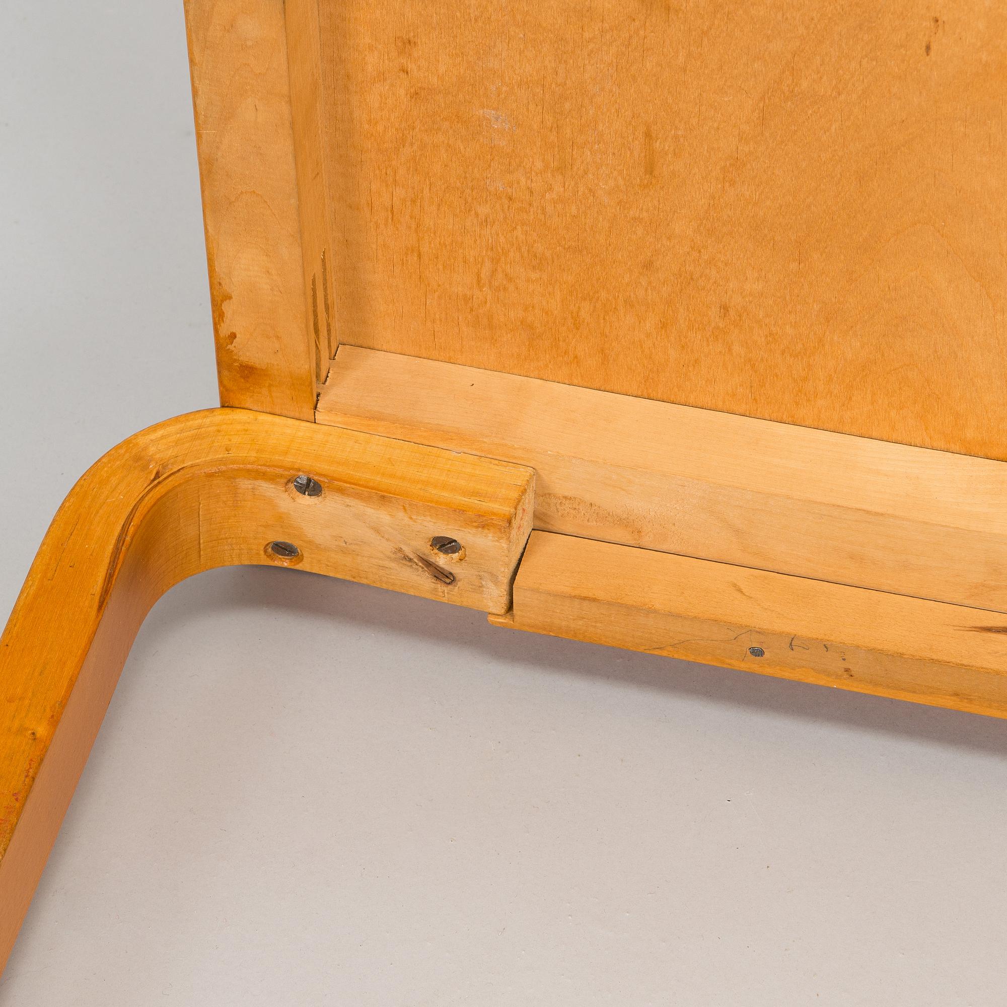 Alvar Aalto, bord, modell 82 för O.Y. Huonekalu- ja Rakennustyötehdas A.B. 1900-talets mitt.