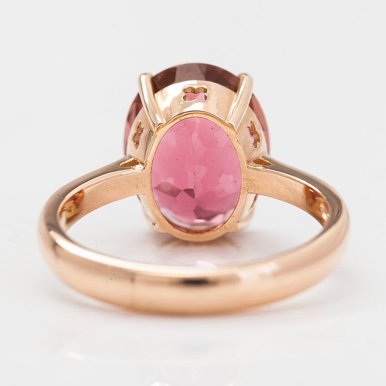 A 14K gold ring, set with an oval tourmaline.