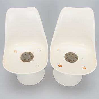 Eero Saarinen, tuoleja, 2 kpl, "Tulppaani", muotoiltu 1955-56, Knoll International.