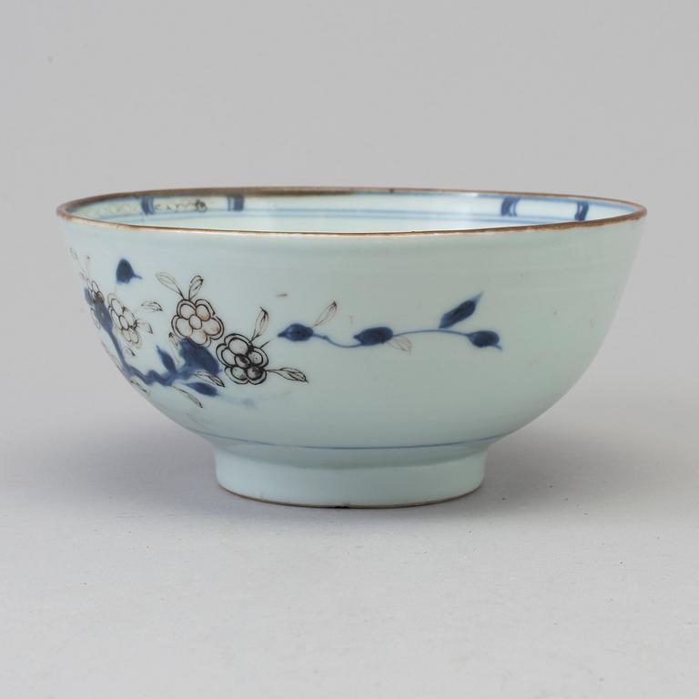 A blue and white bowl, Qing dynasty, Qianlong (1736-95). "Nanking Cargo".