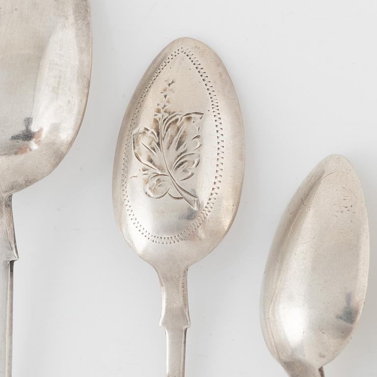 28 Russian silver cutlery pieces, mostly Moscow, Russia, 1908-26.