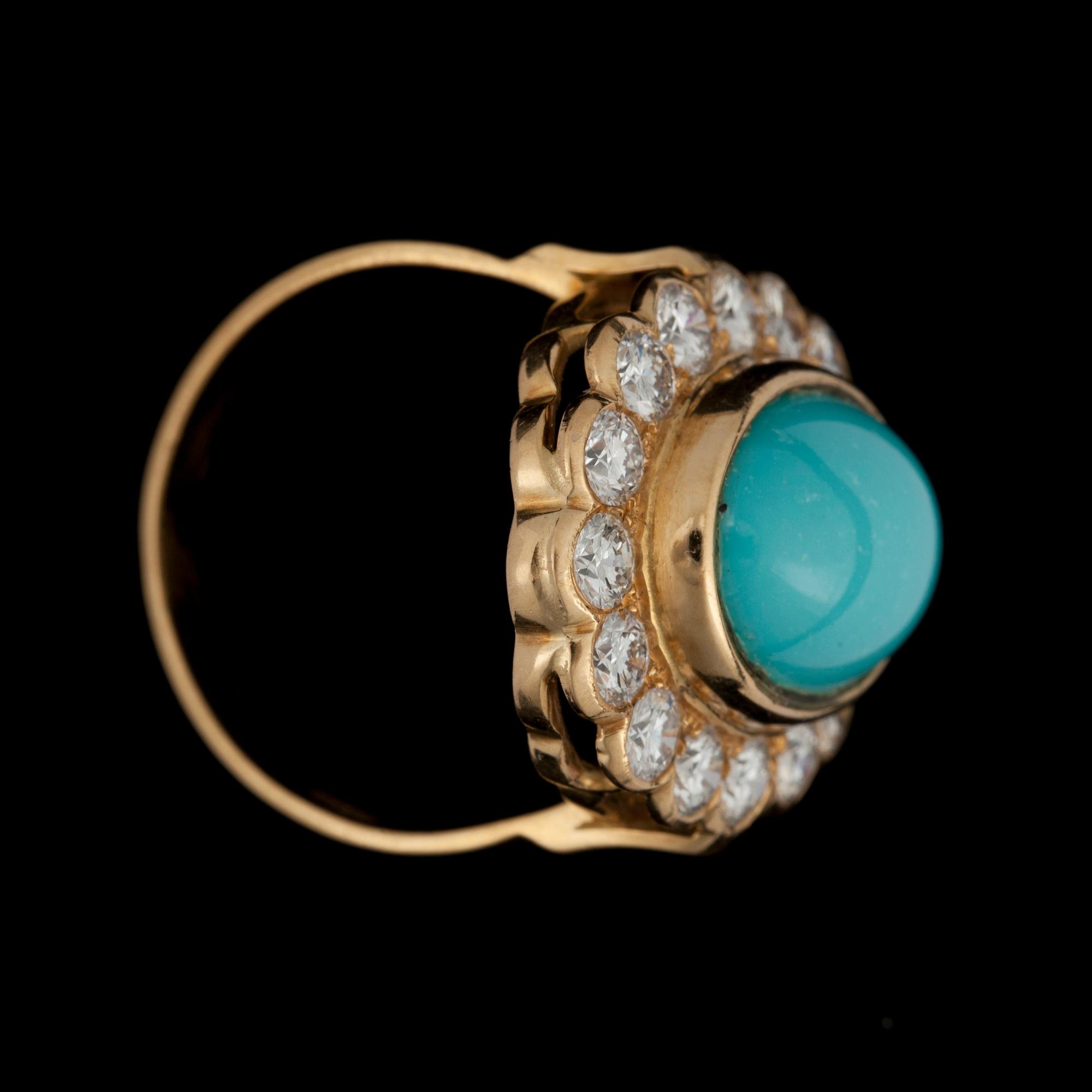 RING, cabochonslipad turkos med briljantslipade diamanter, tot. 1.90 ct.