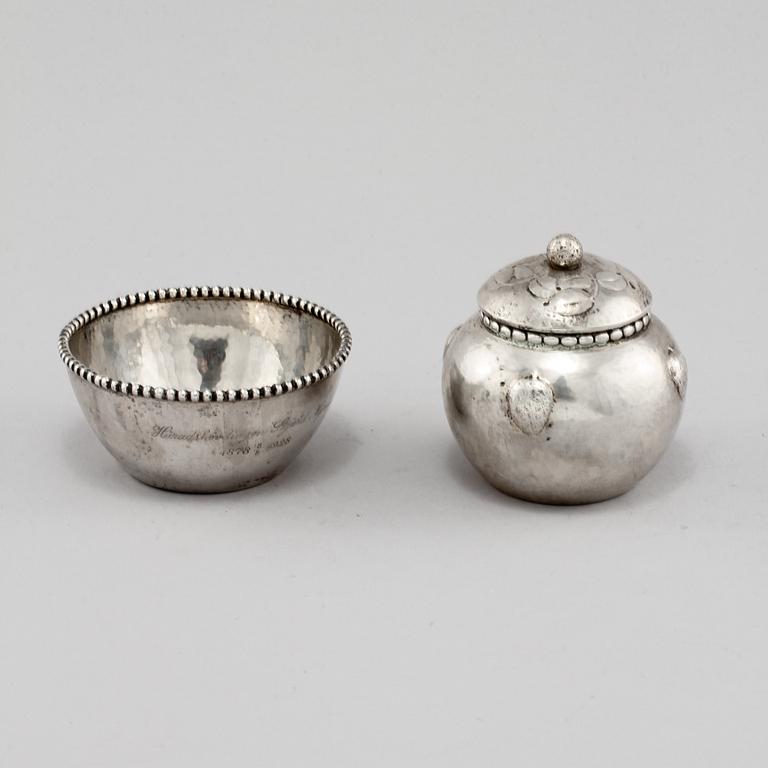 DOSA MED LOCK och SKÅL, 2 delar, silver, bla. K Anderson, 1900-talets första hälft. Vikt 279 g.