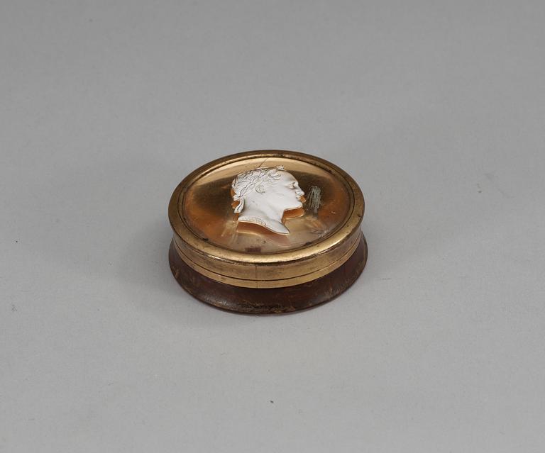 A Russian/French early 19th century box with profile portait of Tsar Alexander I, marked Andrieu F. Inventory numbers.