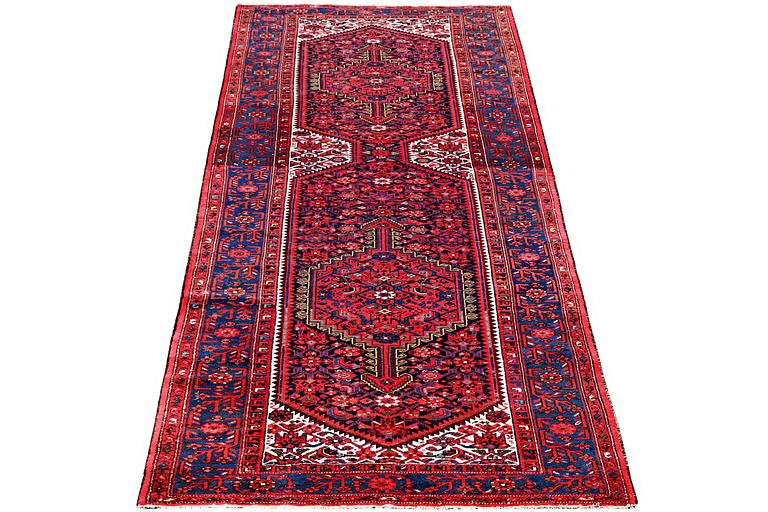 A Hosseinabad carpet, c. 391 x 135 cm.