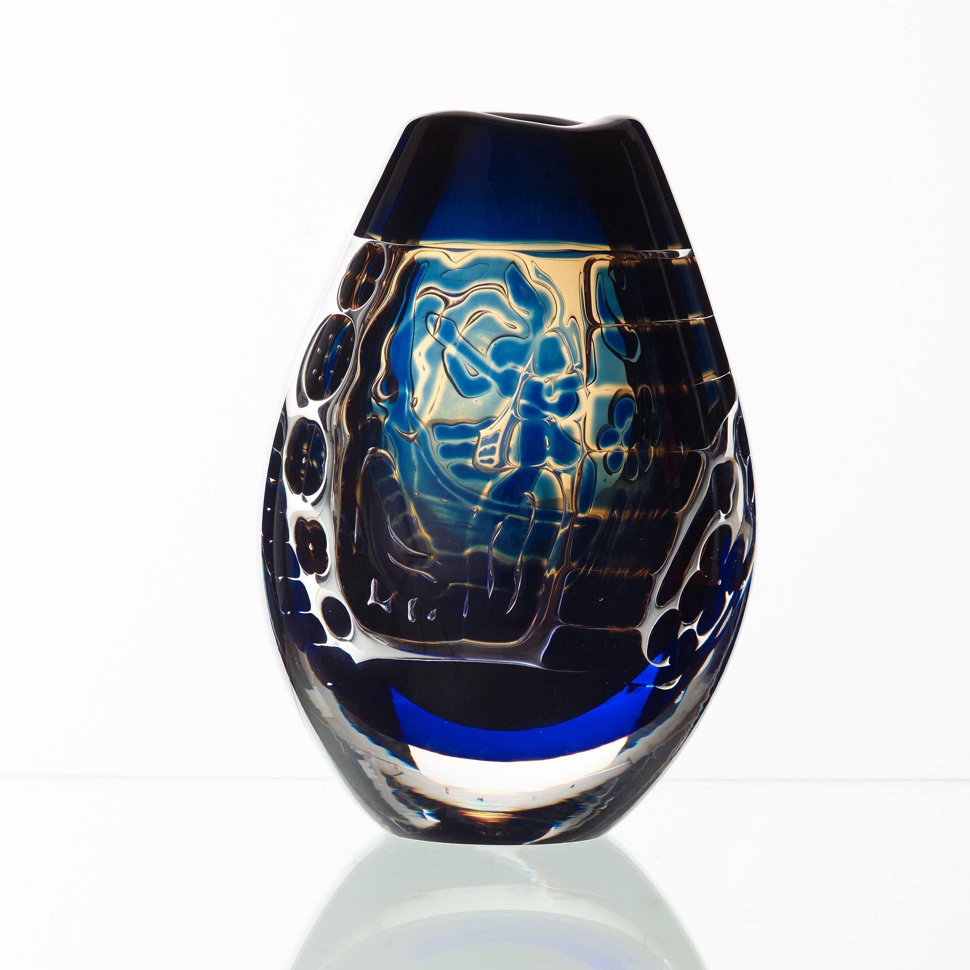 Edvin Öhrström, an 'Ariel' glass vase, Orrefors 1970.