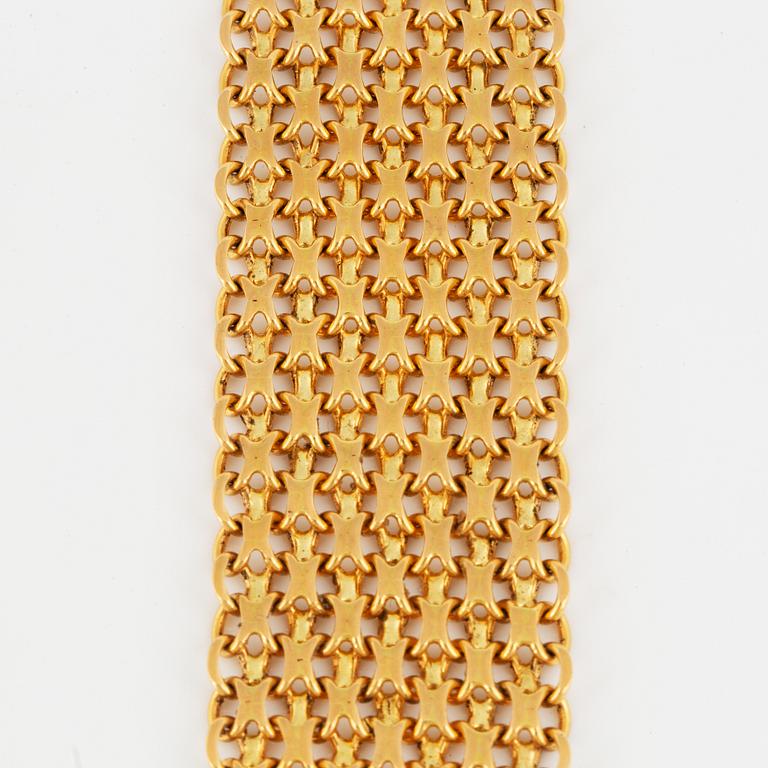 18K gold bracelet.