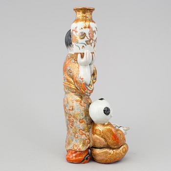 FIGURIN, porslin, satsuma. Japan, Meiji (1868-1912).