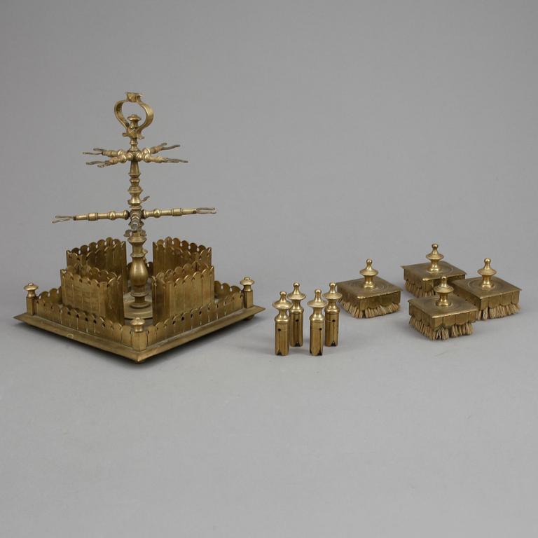 BRIDGESTÄLL med BORSTAR, mässing, 1900-tal.