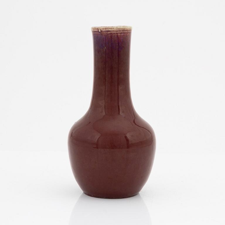 A sang de boef glazed vase, Qing dynasty, circa 1900.