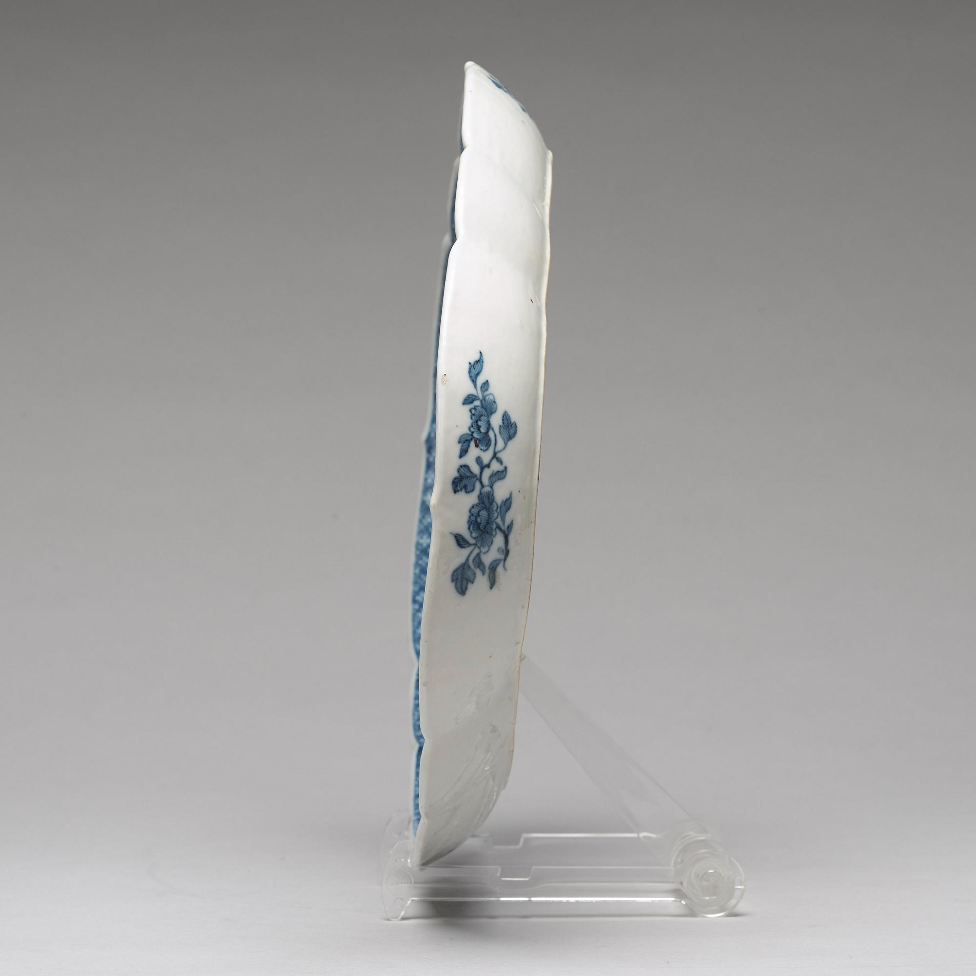 A blue and white tray, Qing dynasty, Qianlong (1736-95).
