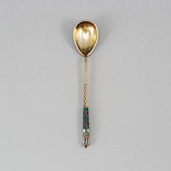 A Russian 20th century silver-gilt and enamled tea-spoon, unidentified makers mark, Moscow 1908-1917.