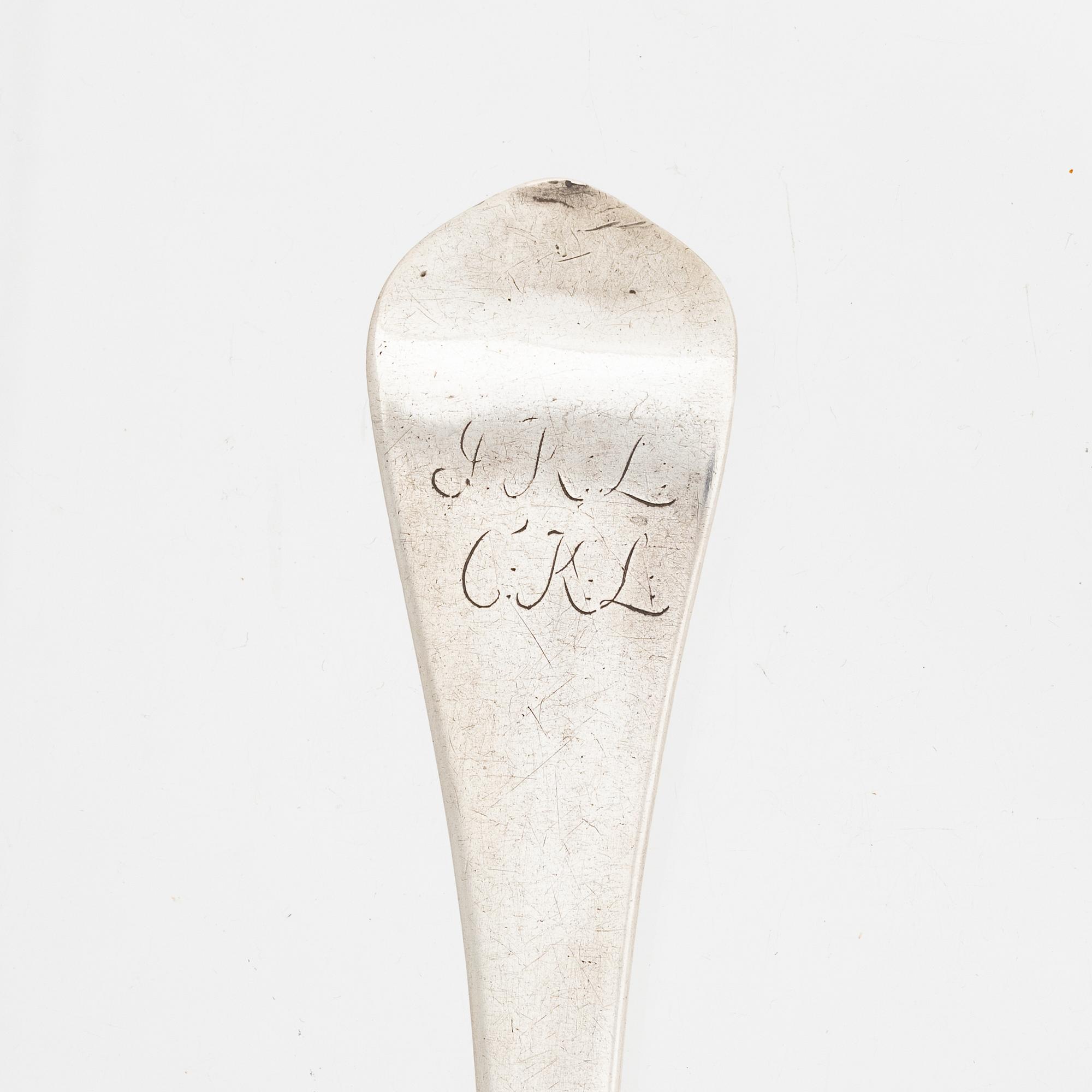 Ferdinand Sehl d ä, råttsvanssked, silver, Stockholm 1727.
