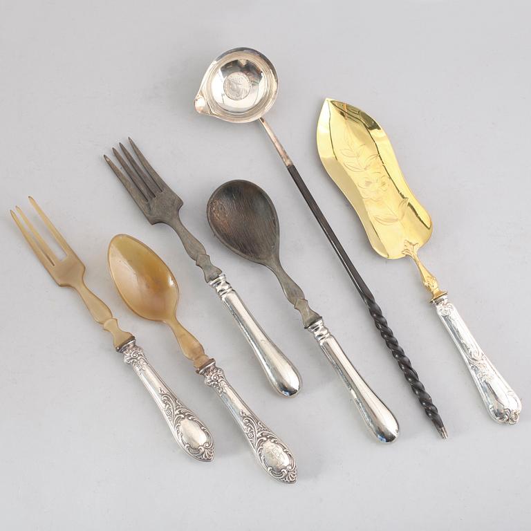 SERVERINGSBESTICK, 6 delar, bl a silver, 1800-tal.