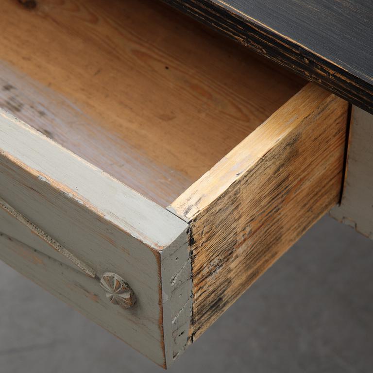 A gustavian style writing desk from the 19th century.